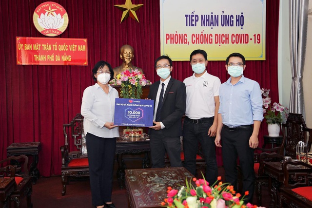 Lazada trao tặng 10.000 bộ trang phục bảo hộ y tế cho Đà Nẵng, chung tay cùng bộ y tế đẩy lùi dịch covid-19 ở Việt Nam - Ảnh 1.