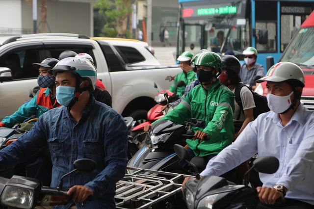 Hà Nội đề nghị người dân không ra khỏi nhà khi không cần thiết, không tập trung quá 30 người tại nơi công cộng - Ảnh 2.