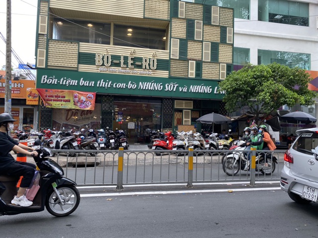 Những biển hiệu độc - lạ, hút khách ở Sài Gòn - Ảnh 6.