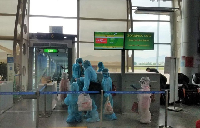 Thêm 230 hành khách mắc kẹt ở Đà Nẵng đã trở về Hà Nội an toàn  - Ảnh 3.