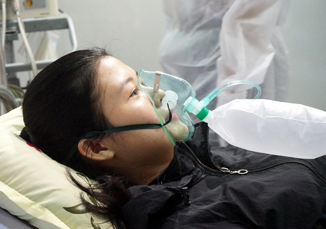 [Nhật ký từ tâm dịch Đà Nẵng]: Giả định bệnh nhân mắc COVID-19 cấp cứu tại Bệnh viện dã chiến Tiên Sơn - Ảnh 14.