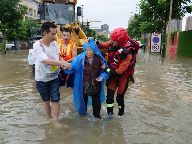 Trung Quốc công bố hậu quả lũ lụt mới nhất - Ảnh 3.