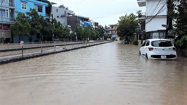 Cận cảnh nhiều khu dân cư ở Quảng Ninh ngập trong biển nước - Ảnh 7.