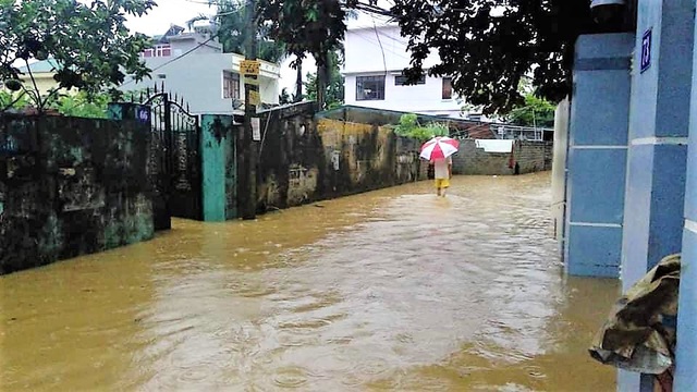 Cận cảnh nhiều khu dân cư ở Quảng Ninh ngập trong biển nước - Ảnh 11.
