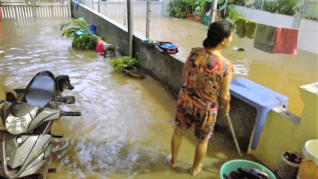 Cận cảnh nhiều khu dân cư ở Quảng Ninh ngập trong biển nước - Ảnh 12.