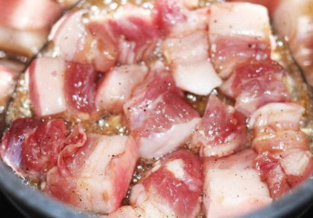 Cách mới nấu thịt kho tàu: Thành phẩm mềm, thơm, trong màu hổ phách, ăn 1 miếng như tan trong miệng - Ảnh 5.