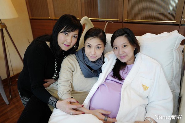 Thiên kim của Đế chế đồ chơi Hồng Kông: Xinh đẹp giỏi giang, 25 tuổi đã làm chủ tịch, từng bị đồn liên quan đến scandal ảnh nóng chấn động - Ảnh 7. Thiên kim của Đế chế đồ chơi Hồng Kông: Xinh đẹp giỏi giang, 25 tuổi đã làm chủ tịch, từng bị đồn liên quan đến scandal ảnh nóng chấn động - Ảnh 7.
