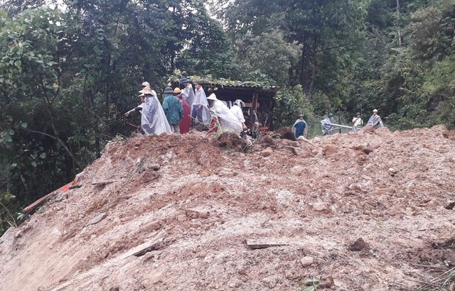 Tìm kiếm nạn nhân mất tích khi đi sửa ống nước ở Lào Cai - Ảnh 3.