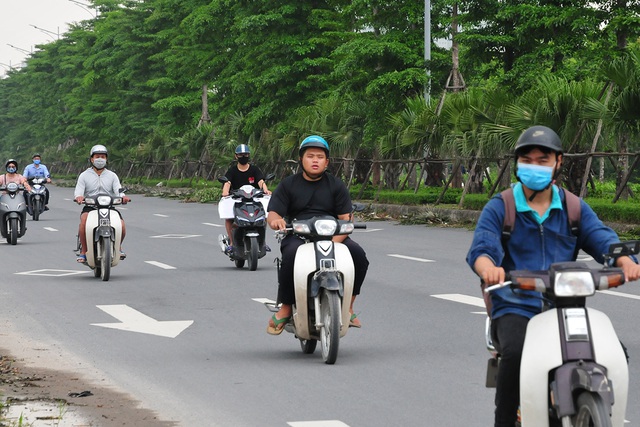 Hà Nội: Vẫn có nhiều người dân ra đường không đeo khẩu trang - Ảnh 10.