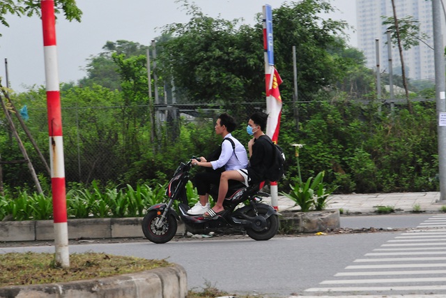 Hà Nội: Vẫn có nhiều người dân ra đường không đeo khẩu trang - Ảnh 5.