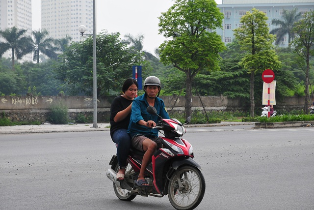 Hà Nội: Vẫn có nhiều người dân ra đường không đeo khẩu trang - Ảnh 6.