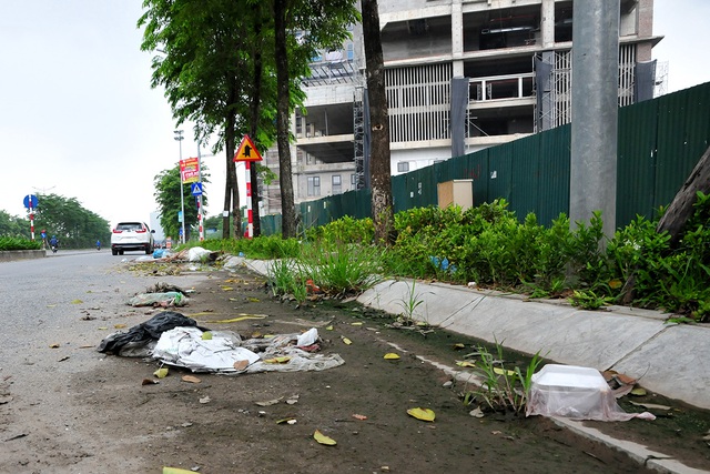 Cận cảnh con đường nghìn tỷ Nguyễn Xiển - Xa La ngập trong rác - Ảnh 6.
