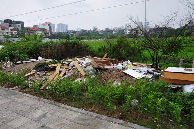 Cận cảnh con đường nghìn tỷ Nguyễn Xiển - Xa La ngập trong rác - Ảnh 8.