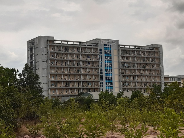 Dỡ bỏ phong tỏa tầng 6 Bệnh viện Đa khoa tỉnh Quảng Trị - Ảnh 3.