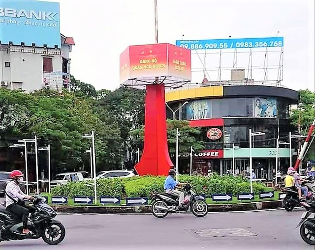 Hải Phòng: Người dân lo lắng trước sự xuất hiện của hàng trăm cột sắt bên đường - Ảnh 1.