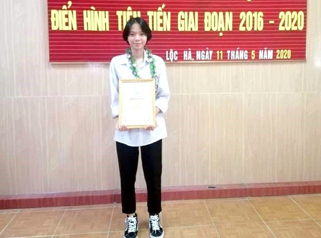 Nữ sinh trường làng ở Hà Tĩnh đạt 8.0 IELTS - Ảnh 1.