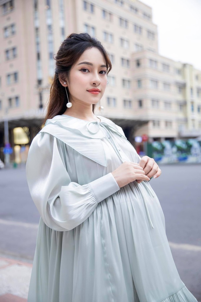 Dù ở tháng nào của thai kỳ, bà xã trẻ đẹp kém 13 tuổi của nhạc sĩ Dương Khắc Linh cũng có thần thái và gu thời trang đốt mắt người hâm mộ - Ảnh 9.