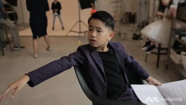Cha mẹ châu Á chi tiền, ép con đua thành tích - Ảnh 4.