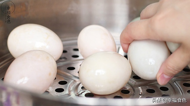 Làm trứng vịt muối kiểu này, lòng đỏ bở, lòng trắng đặc, vụng mấy cũng thành công - Ảnh 7.