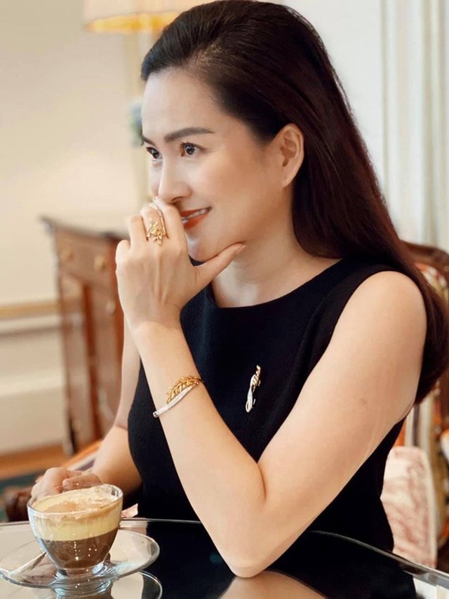 Vợ hơn tuổi của MC Bình Minh: Tài giỏi, giàu vật chất và sự cảm thông - Ảnh 19.