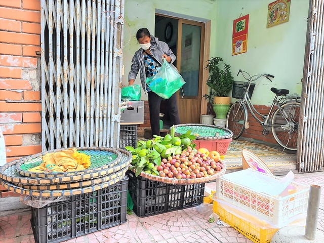 Người dân khu phố Hạnh Phúc đổi thói quen sinh hoạt vì có ca dương tính khi tới Hàn Quốc - Ảnh 4.