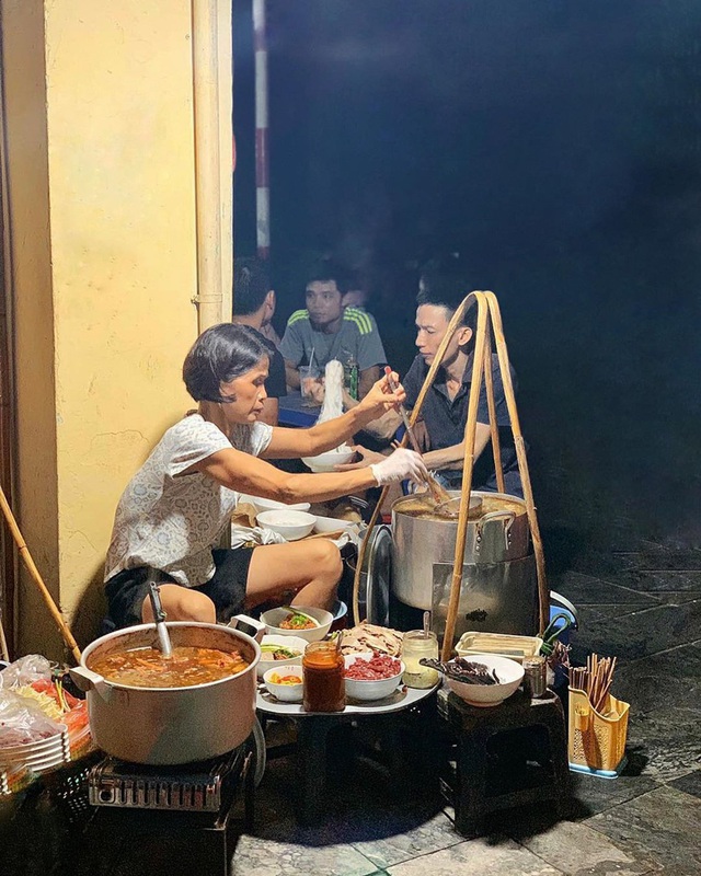 4 món ăn khuya hút khách ở Hà Nội - Ảnh 6.