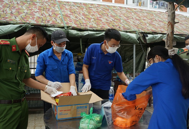 [Nhật ký từ tâm dịch Đà Nẵng] - Chuyện những sinh viên giấu người thân đi chống COVID-19 - Ảnh 7.