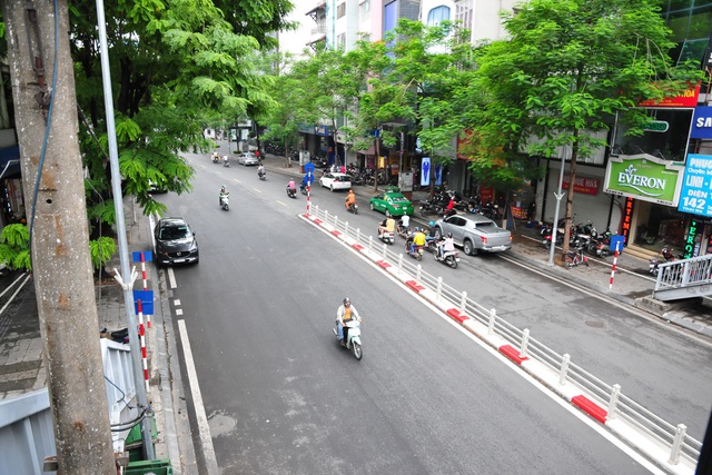 Đường phố Hà Nội không còn đông đúc mặc dù chưa thực hiện giãn cách xã hội - Ảnh 11.