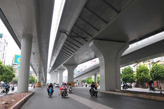 Đường phố Hà Nội không còn đông đúc mặc dù chưa thực hiện giãn cách xã hội - Ảnh 5.