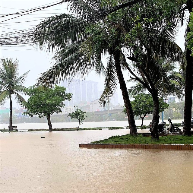 Quảng Ninh: Ảnh hưởng cơn bão số 2, nhiều tuyến đường ngập lụt, kè đất sạt lở làm 1 người thiệt mạng - Ảnh 6.