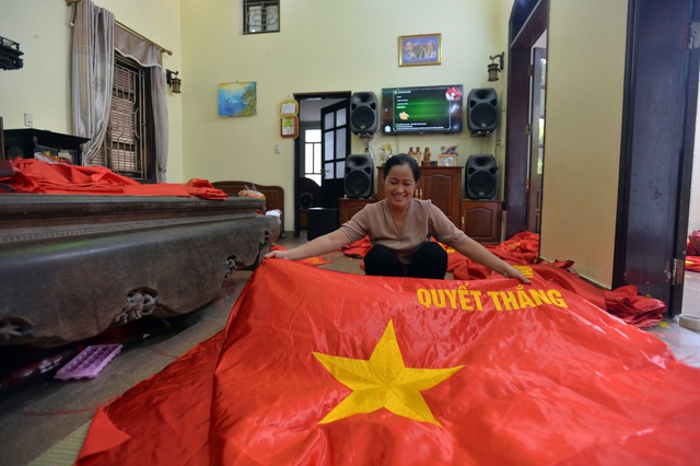 Ngôi làng gần một thế kỷ sản xuất cờ Tổ quốc ở ngoại ô Hà Nội - Ảnh 17.