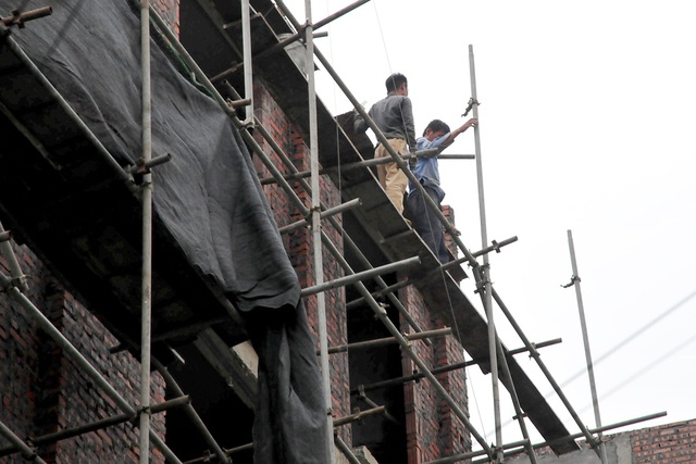 Bất an với những công trình xây dựng thiếu an toàn lao động nhan nhản khắp Thủ đô - Ảnh 5.