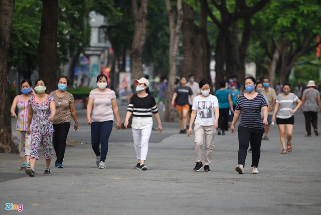 Người không đeo khẩu trang: Tôi trang điểm đi đám cưới, sắp xong rồi - Ảnh 5.