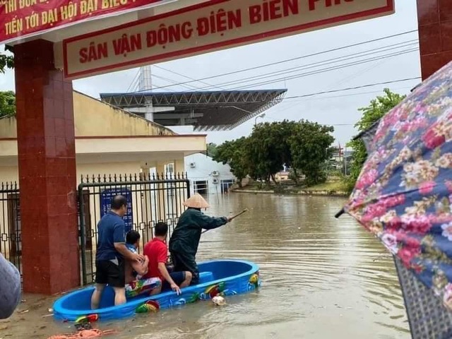 Mưa lớn ở Điện Biên gây ngập lụt thành phố, nhiều tuyến đường sạt lở nghiêm trọng - Ảnh 3.