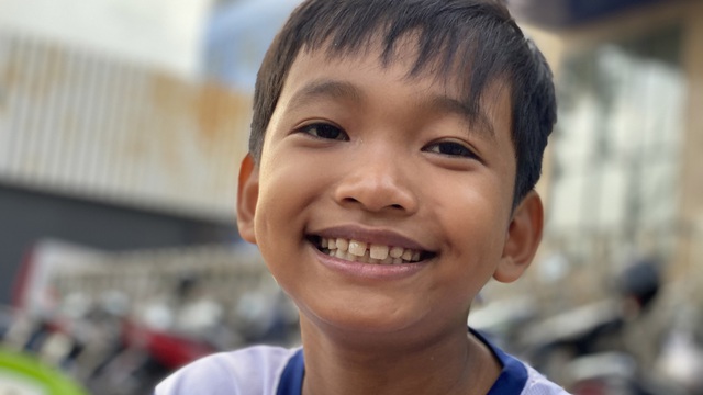 Hành động nhỏ của cậu bé 10 tuổi bán trái cây đến hạnh phúc đầu tiên của chàng trai Cơ Tu: Niềm tin vượt qua đại dịch - Ảnh 3.