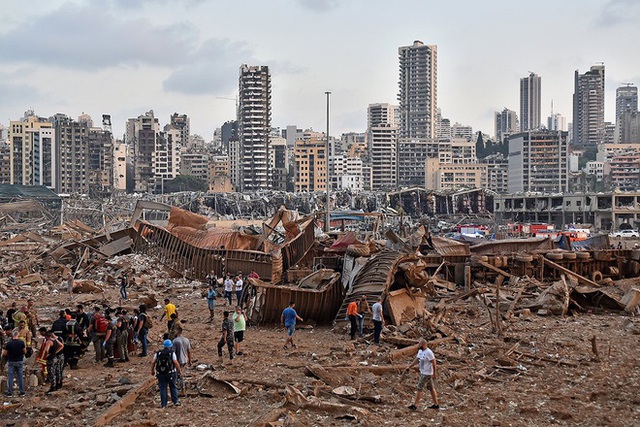 Trái tim rỉ máu của Liban: Cảng Beirut hóa thành tro tàn sau vụ nổ, tiếng gào thét ai oán tuyệt vọng đầy tang thương - Ảnh 5.