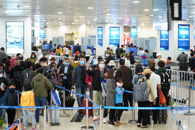 Tổ chức phương án đưa gần 1.700 du khách mắc kẹt ở Đà Nẵng về Hà Nội và TP.HCM - Ảnh 3.