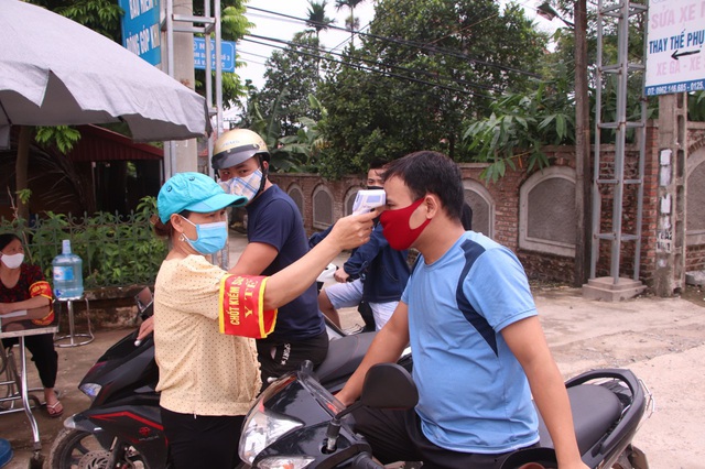 Phong tỏa, cách ly y tế 150 người tại thôn có bệnh nhân nghi mắc COVID-19 mới nhất tại Hà Nội - Ảnh 7.