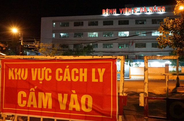 Thầy thuốc Bệnh viện C Đà Nẵng vẫy tay mừng vui sau khi lệnh gỡ phong tỏa có hiệu lực - Ảnh 11.