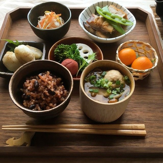 Người Nhật luôn trẻ hơn tuổi thật, sống thọ nhất thế giới nhờ áp dụng nguyên tắc “7 món ăn và 5 thói quen” đơn giản này - Ảnh 2. Người Nhật luôn trẻ hơn tuổi thật, sống thọ nhất thế giới nhờ áp dụng nguyên tắc “7 món ăn và 5 thói quen” đơn giản này - Ảnh 2.