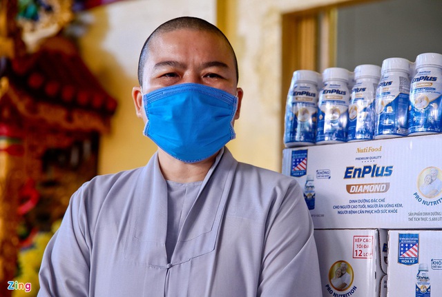 Giữa dịch bệnh, người già neo đơn ấm lòng vì không bị bỏ lại phía sau - Ảnh 2.