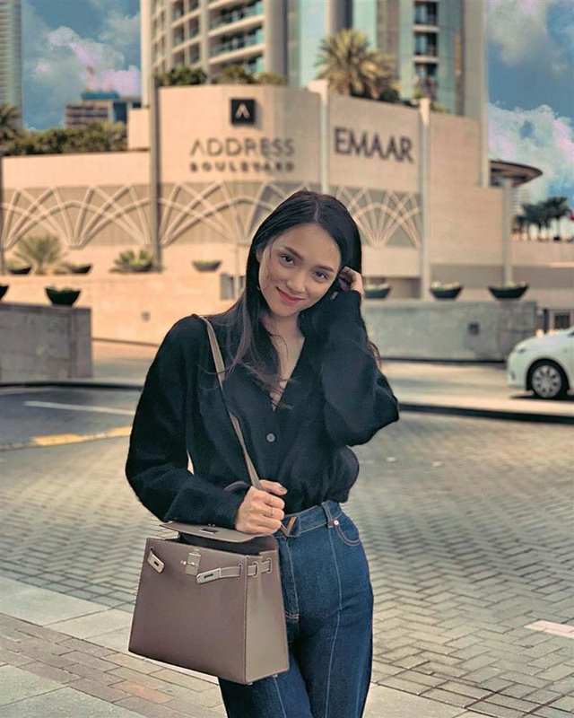 Bén duyên với chàng CEO điển trai, Hương Giang vui tay tậu loạt túi Hermes giá cả tỷ đồng: Mỗi ngày đi làm diện 1 chiếc Hermes là có thật - Ảnh 11. Bén duyên với chàng CEO điển trai, Hương Giang vui tay tậu loạt túi Hermes giá cả tỷ đồng: Mỗi ngày đi làm diện 1 chiếc Hermes là có thật - Ảnh 11.