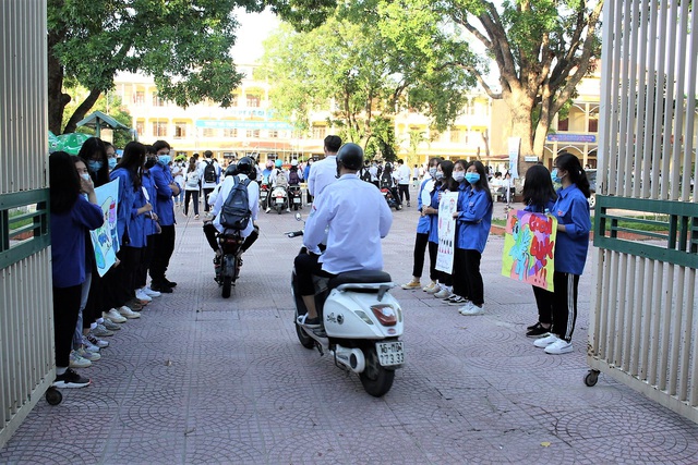 Hải Phòng: Hình ảnh khó quên của kỳ thi tốt nghiệp THPT giữa dịch COVID-19 - Ảnh 1.