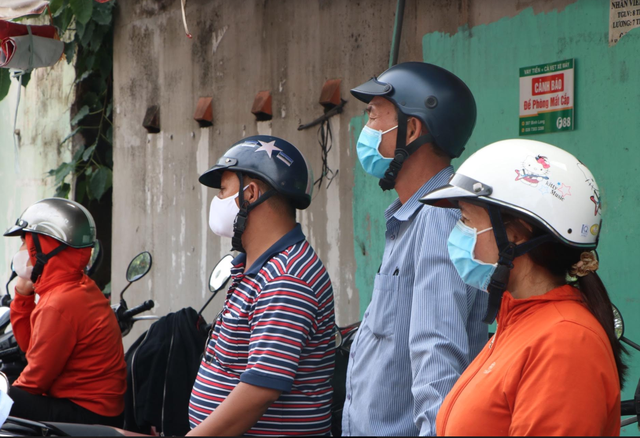 TP.HCM: Đề văn dễ thở, nhưng thí sinh gặp nhiều khó khăn khi ôn thi tốt nghiệp tại nhà - Ảnh 4.