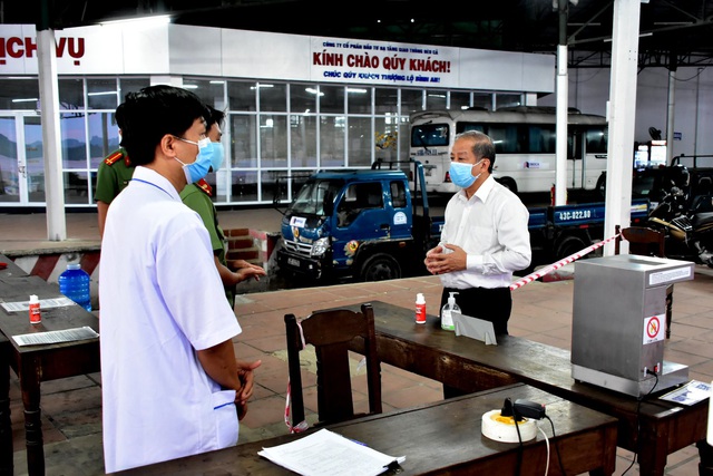 Chủ tịch tỉnh Thừa Thiên - Huế chỉ đạo xử lý nghiêm vụ tài xế chở người từ vùng dịch “qua mặt” chốt kiểm soát y tế - Ảnh 3.