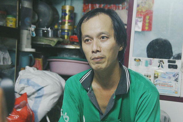 Gặp người cha địu b&eacute; trai 9 th&aacute;ng tuổi chạy xe &ocirc;m ở S&agrave;i G&ograve;n: M&igrave;nh c&oacute; lỗi với con, thấy con đi nắng m&agrave; x&oacute;t lắm - Ảnh 7.