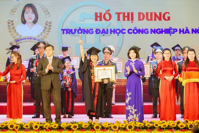 2 nữ sinh Đại học Công nghiệp Hà Nội - Thủ khoa tốt nghiệp xuất sắc năm 2020 - Ảnh 3.