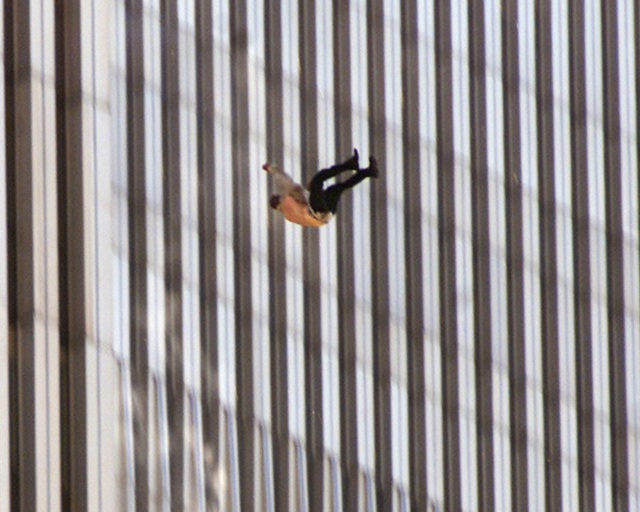 Đằng sau bức ảnh người rơi khỏi tháp đôi trong vụ khủng bố 11/9 - Ảnh 2.