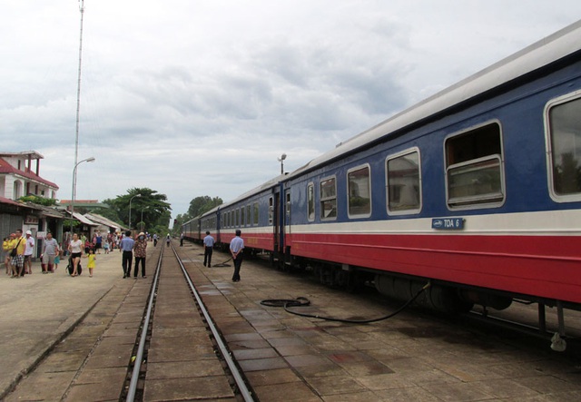 Chạy lại tàu du lịch Hà Nội-Lào Cai sau hơn một tháng tạm dừng - Ảnh 2.