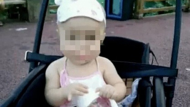 Bé gái qua đời, cả chung cư ở Trung Quốc phải bồi thường - Ảnh 1.
